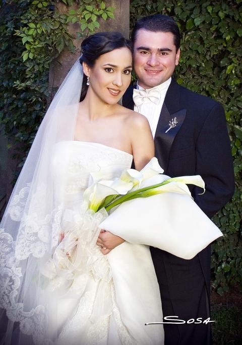 Sr. Luis Eduardo Olivares Martínez y Srita. Patricia Reyes Ramírez recibieron la bendición nupcial en la parroquia de Nuestra Señora de la Encarnación, el 18 de noviembre de 2006.


Estudio: Sosa