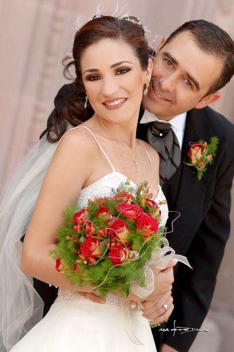 Sr. Pedro Fernández Tueme y Srita. Paola Pámanes Gordillo recibieron la bendición nupcial en la parroquia Los Ángeles, el cuatro de noviembre de 2006.

Estudio: Maqueda