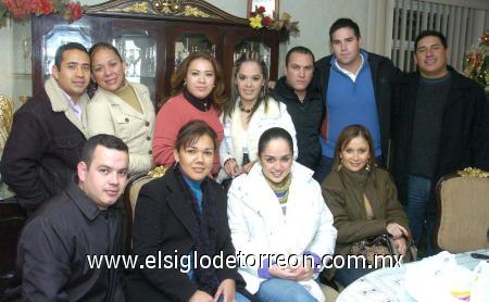 11012007
Manuel Robles junto a Carlos Hernández, Rafael Orozco, Rosa Isela de Lara, Denisse Michel, Perla Huerta, Manuel Palafox, Sandra García, Claudia Robles, Denisse Martínez y Carlos Muñoz.