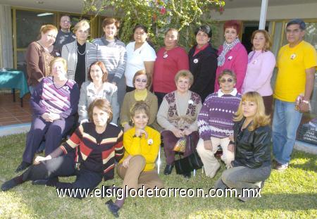 11012007
Personal del Centro Alzheimer de La Laguna, en su fiesta navideña.