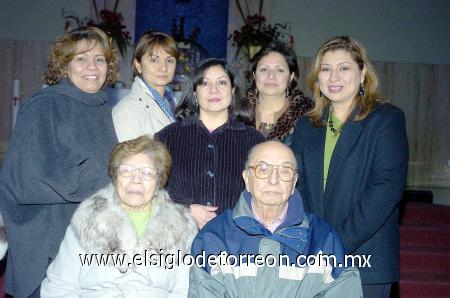 14012007 
Wilfrido García Reyes y Hortencia Guerrero de García celebraron 56 años de feliz matrimonio, junto a sus hijas Patricia, Hortencia, Laura, Belinda y Lupita Garcìa.