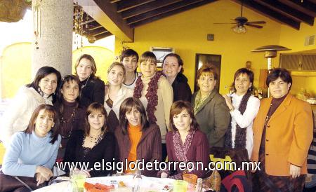 13012007 
 Las primas Aurora, Maribel, Cecy, Martha, Malusa, Gloria, Ana Cris, Márgara, Lica, Lourdes, Marela, Ángela y Caro