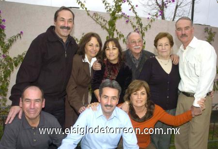 24012007
Don Mariano acompañado de su esposa Asunción Martínez de Cuerda y sus hijos Adela, Vicente, Tere, Fernando, Manolo, Mague y Luis.