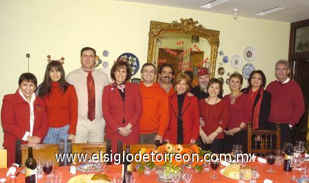 24012007
Silvia de Plouin junto a su esposo Jacques y sus amigos