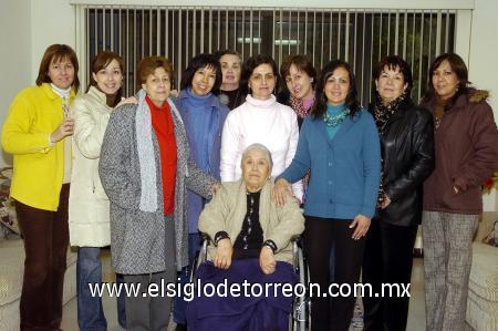 28012007 
Señora María de la Paz de González acompañada de Virginia, Adriana y Elsa Claudia González, Marisa, Ema, Laura,Gaby, Yolanda, Graciela Nogueira y Blanca de González.