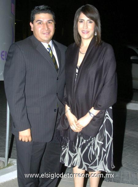 11022007 
Luis Mendoza y Lorena Chávez de Mendoza