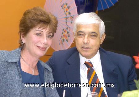 17022007
Rosario de Martínez y Eduardo Martínez Salas.