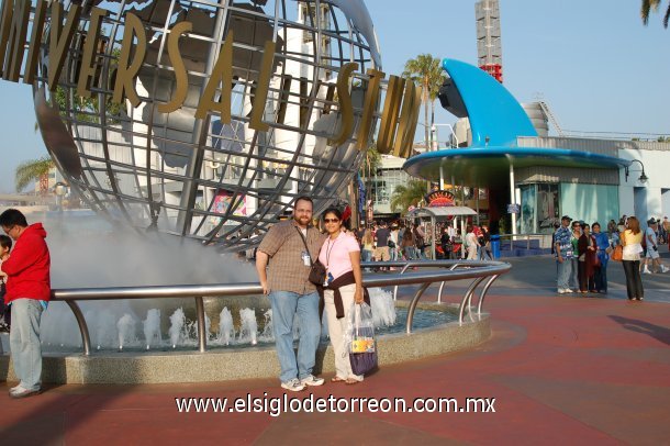 William y Brenda Ikerd en viaje a Universal Estudios en California. Foto tomada en Mayo 2007.