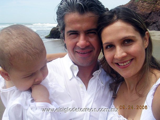 Agnes Haydé Rivas Delgado (nacida en Torreón), su esposo Axel Mancillas y su hija Dana Camila. Ellos viven en Lázaro Cardenas, Michoacan y esperan su segundo hijo.