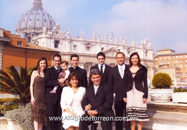 Capilla Lituana Cripta de la Basílica de San Pedro en Roma, el Sr. Carlos Cruz González y la Sra. Victoria Mojica Rodríguez celebraron su 30 aniv de feliz matrimonio, con una ceremonia de acción de gracias