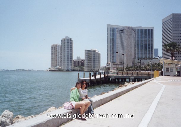 Marsy Simental Márquez y Cristina Esparza Yáñez disfrutaron de unas agradables vacaciones en las hermosas playas de Miami, Florida.