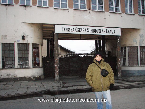 Luis Ramón Martínez Villa en Febrero de 2007, visitó la Fabrica de Schindler en Cracovia, Polonia.