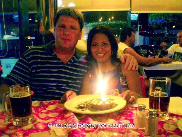 Alejandra Enríquez Fernández Celebrando mis 26 años en el Ernie Tomatos en la ciudad de Mazatlan, Sin. ciudad donde radicamos desde hace 3 años y medio. 29 Septiembre 2007