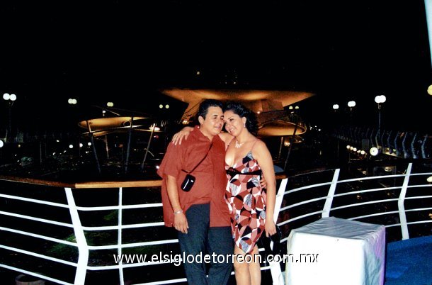 Pedro Ybarra y Mariana González, en un crucero por Miami.