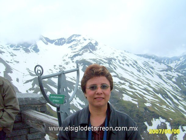 Vicky Enríquez Aguirre visitando Los Alpes de Australia en plan de vacaciones en el mes de junio 2007.