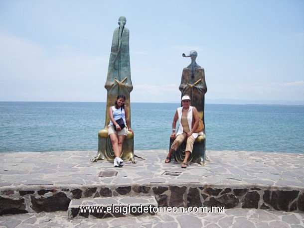 Hermila Alcaraz y su hija Marcela,en Puerto Vallarta Jalisco Agosto 2007