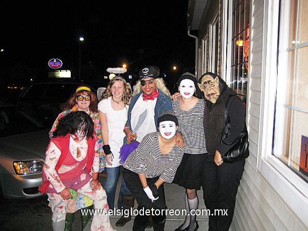 Estrella Najera Moreno y amigos celebrando Halloween en Burlington, VT, USA Octubre del 2007.