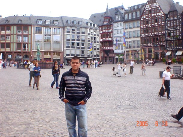 Miguel Ángel Ávalos. En  Frankfurt Am  Main, Hesse, Alemania.