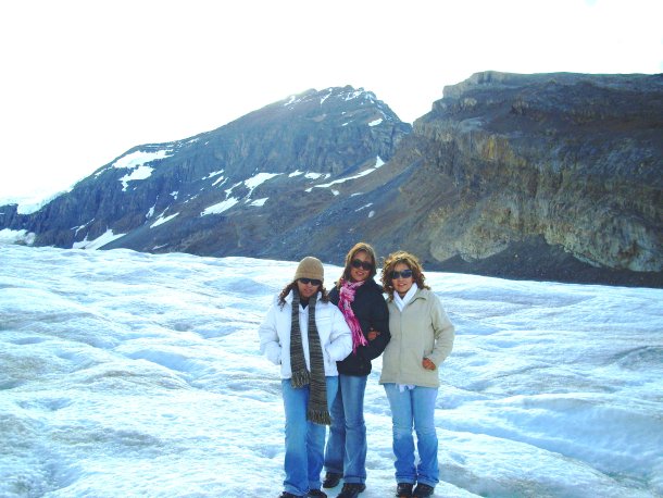 Rosario, SoL y Marisela Rodriguez Rios en Jasper, Canada. Agosto de 2007.