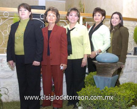 02032007 
Xanat de Fragoso, presidenta del Club Clivia, acompañada de Emilia Luna, Yolanda de Gutiérrez, Norma de Fasio y Perla de Solórzano.