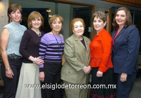 01032007
Señora Martha García de Gallegos, en compañía de sus hijas Martha, Cristina, Lourdes, Cecilia y Mónica.