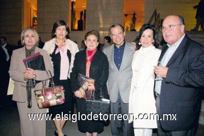 RECORRIDO SOCIAL
Presenta su libro
Caty Amarante de Madero, Rosario Ramos de G., Martha Amarante, Alberto Villarreal, Maye Garza de Villarreal y Javier Pérez Aguilera.