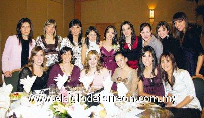 Claudia Padilla, Ana Elisa Lastra de Robles, Amy Reyes de Gómez, Lilia Reyes, la novia, Susy Estrada, Adriana Fernández de Pámanes, Cynthia Saucedo de Herrera, Leslie Hernández de Rocha, Marala Sánchez de Garza Tijerina, Karla Nuño de Alatorre, Paola Boehringer de Veyán, Ana Gaby Tumoine de Juan Marcos, Alma Cantú de Velázquez y Laura Luévanos.