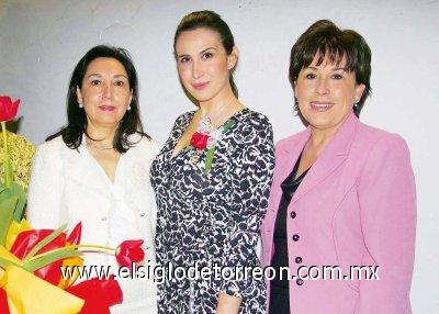 La futura novia junto a su suegra Graciela Peñaloza y su madre Mary Sada.