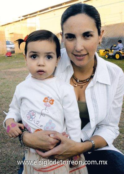 Bárbara Garza con su hija Ana Calvillo.