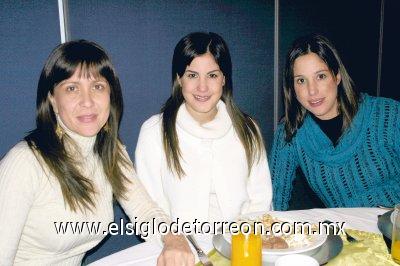 Marcela Iriarte, Gaby y Adriana Díaz de León.