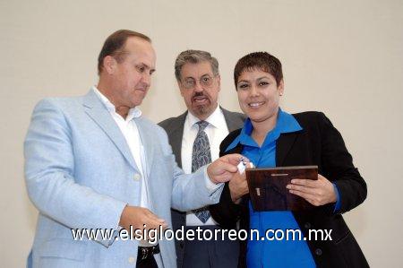 04032007 
María Dolores Ramírez comenzó en El Siglo el 27 de marzo de 1985 a El Siglo de Torreón.