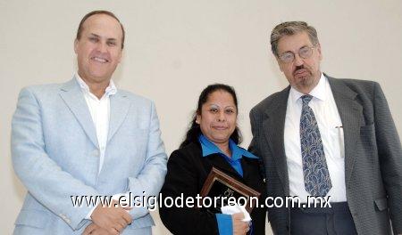 04032007 
Mercedes Dueñas Loera llegó a El Siglo el 25 de noviembre de 1985 a El Siglo de Torreón.