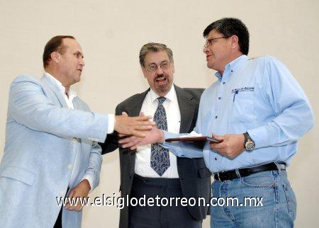 04032007 
Ricardo Gallegos llegó al periódico El Siglo de Torreón el 28 de julio de 1980.