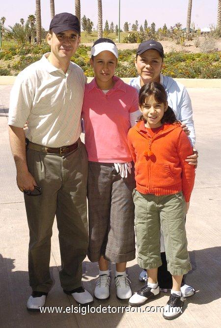 06032007
Federico, Alejandra, Mariana y Regina Gómez.