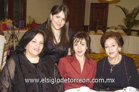 06032007
Rebeca de Mijares, Beky Mijares, Lupita de Villalobos y Tere de Quintero.