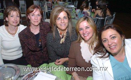 08032007
Carmena González, Gaby Muñoz, Rocío Giacomán, Cecy Marroquín y Pily González.