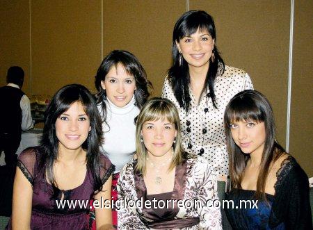 08032007
Lilia Reyes, Amy Reyes de Gómez, Alma Cantú de Velázquez, Ana Elisa Lastra de Robles y Leslie Hernández de Rocha.