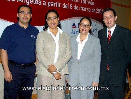 12032007
Jorge Dávalos, Ana María Favelar, Verónica Jiménez y Javier Puente.