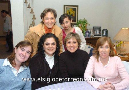 13032007
Maricela Mijares, Dulce Mijares, Ana Elena Moya, Katy Argüelles, Mayeth Mijares y Mayela Gómez.