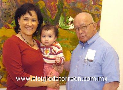 15032007
Julia Meléndez, la pequeña Julia de Santiago Meléndez con el maestro Gilverto Aceves Navarro.