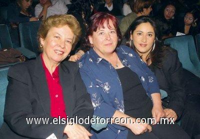 Irma de Arellano, Lety de Cerrano y Rosy de Arellano.