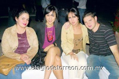 Elisa Rodríguez, Daniela Wong, Alejandra Salas y Víctor Albores.