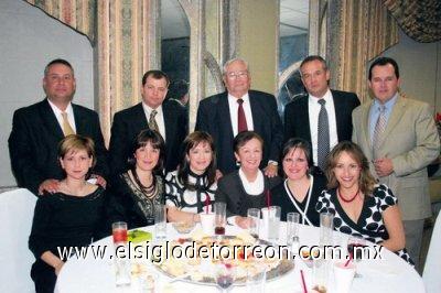 Luís Antonio Fernández y Betty de Fernández, Jorge Garza y Ana Laura de Garza, Celina Fernández Elósegui, Antonio Fernández y Alicia de Fernández, Eduardo Fernández y Alejandra de Fernández, Fernando Izaguirre y Alejandra de Izaguirre.