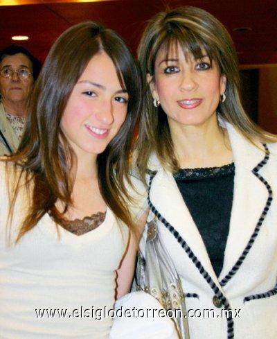 Daniela Berlanga y Ana Karina Santibáñez de Berlanga.