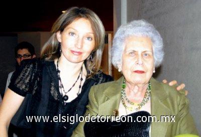 Perla Braña y María E. Rubio de Braña.