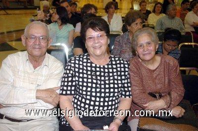 18032007 
Fernando Álvarez, María Inés de Álvarez y Martha de Sánchez.