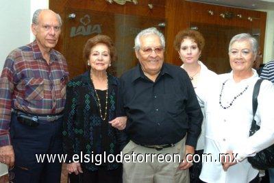 25032007
Edelmiro Morales, Ernestina Valdés de Reyes, Alfonso Reyes Escobar, Estela Reyes de Morales y Tere Morales.