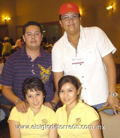 25032007
Manuel Rodríguez, Héctor Espino, Mercedes y Fernanda G.