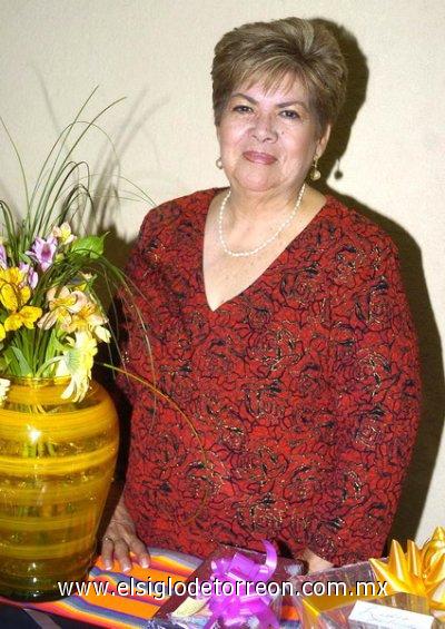 28032007
Hilda de Orozco cumplió 70 años de edad, motivo por el cual sus hijas le ofrecieron un alegre convivio