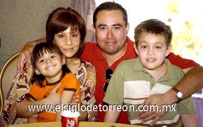 31032007
Luciano Juárez, Estela de Juárez, Luisa María y Luciani Juárez